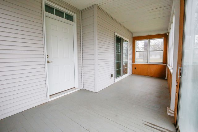 529 E McKenney Street, Dixon, IL 61021