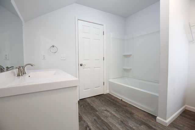 529 E McKenney Street, Dixon, IL 61021