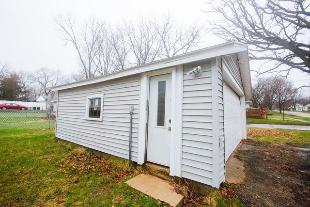 529 E McKenney Street, Dixon, IL 61021