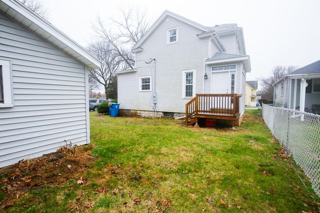 529 E McKenney Street, Dixon, IL 61021