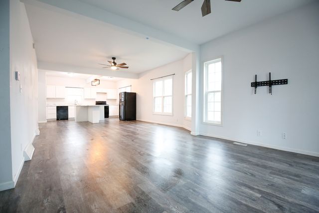 529 E McKenney Street, Dixon, IL 61021