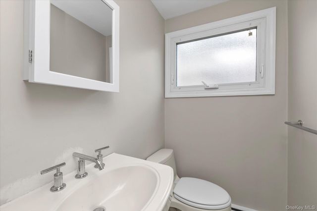 964 Cranford Avenue, North Woodmere, NY 11581