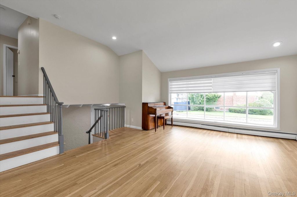 964 Cranford Avenue, North Woodmere, NY 11581 — photo 3
