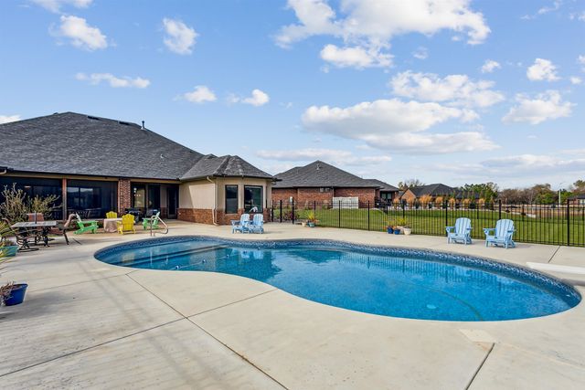3854 N Red Fox Circle, Maize, KS 67101
