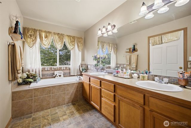 18623 115th Avenue E, Puyallup, WA 98374