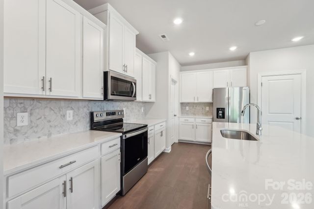 1330 30th Street Lane NE, Hickory, NC 28613