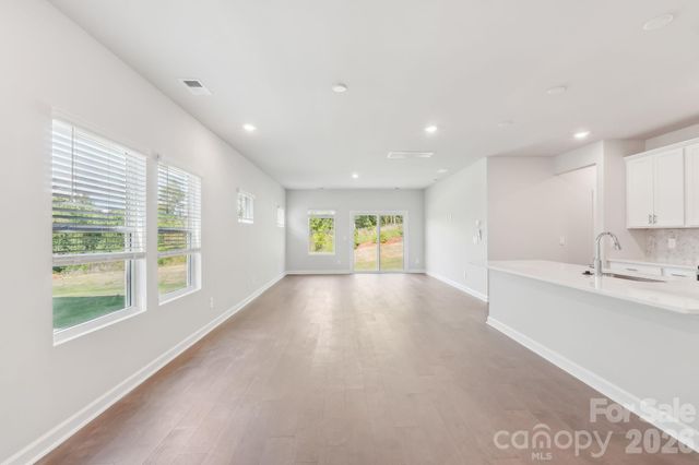 1330 30th Street Lane NE, Hickory, NC 28613