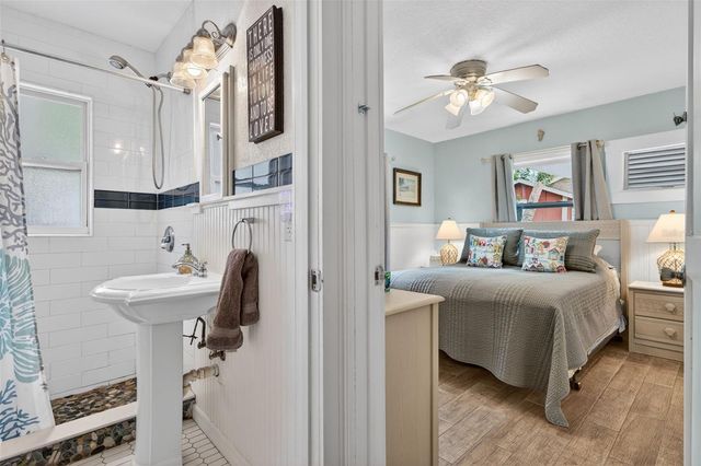 660 LINLEY STREET, Longboat Key, FL 34228