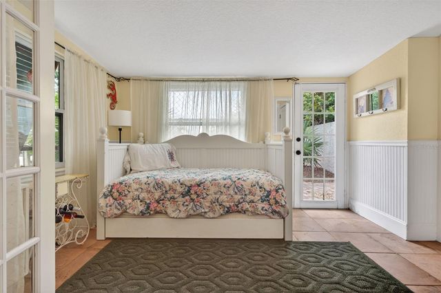 660 LINLEY STREET, Longboat Key, FL 34228