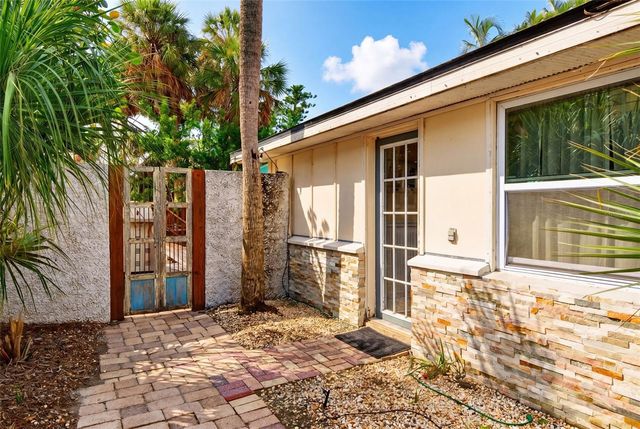 660 LINLEY STREET, Longboat Key, FL 34228