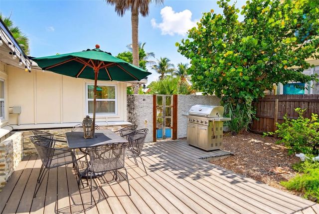 660 LINLEY STREET, Longboat Key, FL 34228
