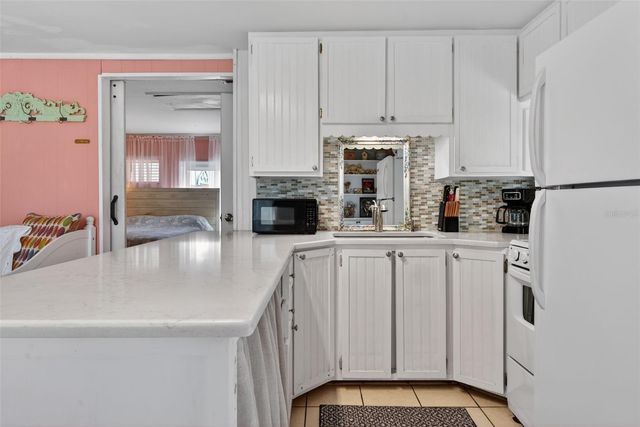660 LINLEY STREET, Longboat Key, FL 34228