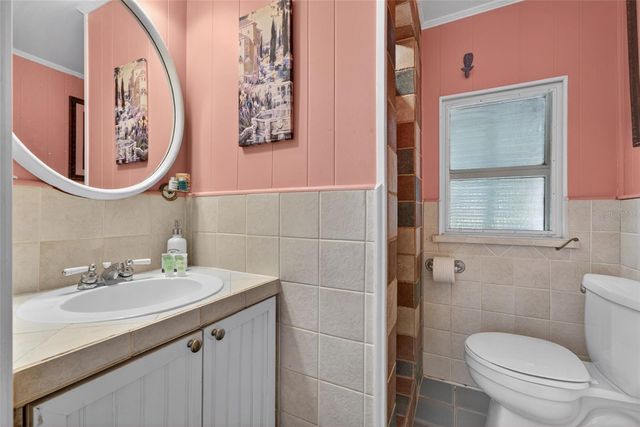 660 LINLEY STREET, Longboat Key, FL 34228