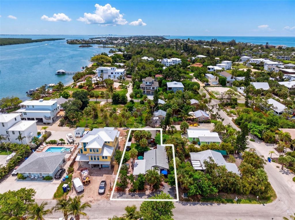 Image 2 of property listing at 660 LINLEY STREET, Longboat Key, FL 34228