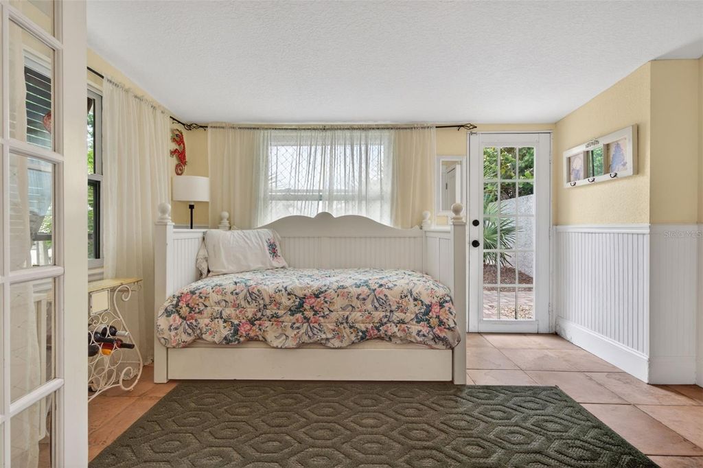 Image 20 of property listing at 660 LINLEY STREET, Longboat Key, FL 34228