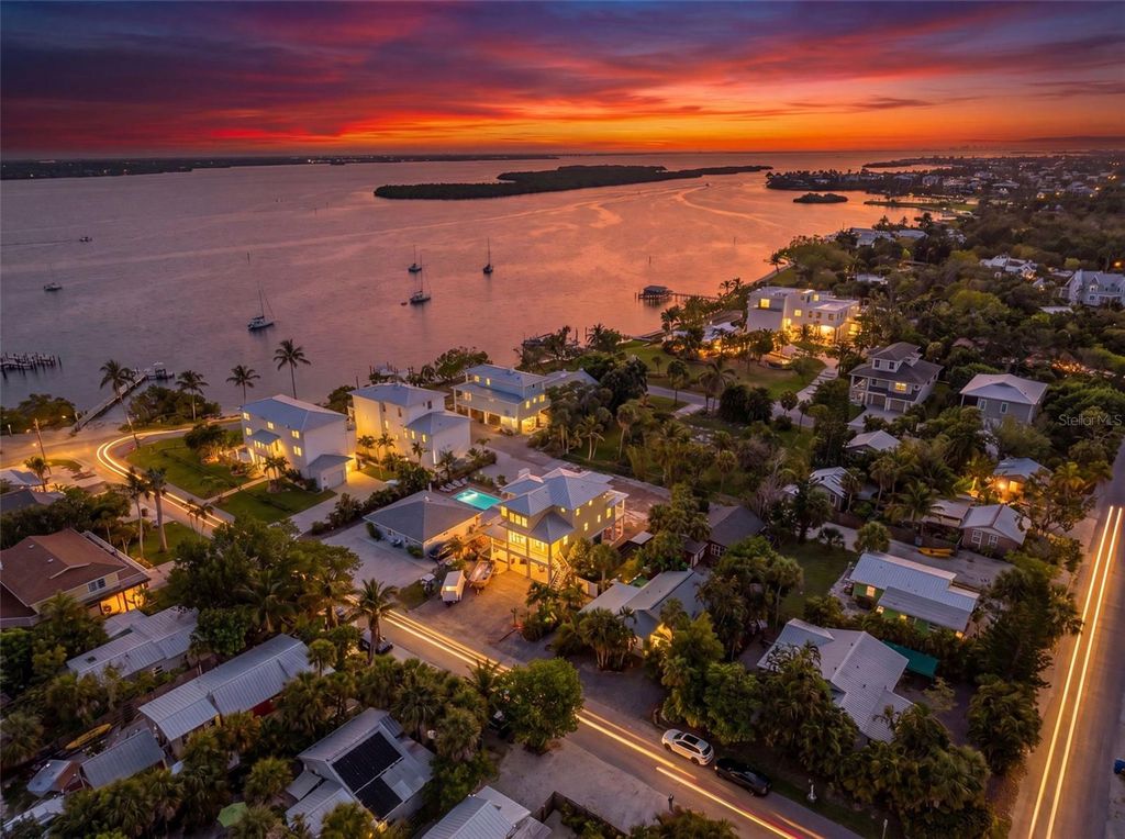 Image 3 of property listing at 660 LINLEY STREET, Longboat Key, FL 34228