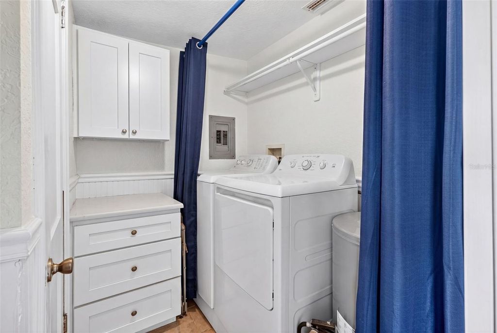 Image 23 of property listing at 660 LINLEY STREET, Longboat Key, FL 34228