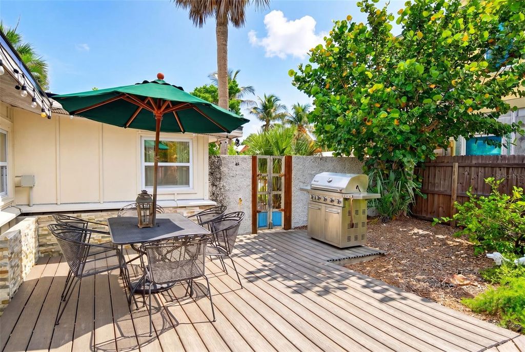 Image 27 of property listing at 660 LINLEY STREET, Longboat Key, FL 34228