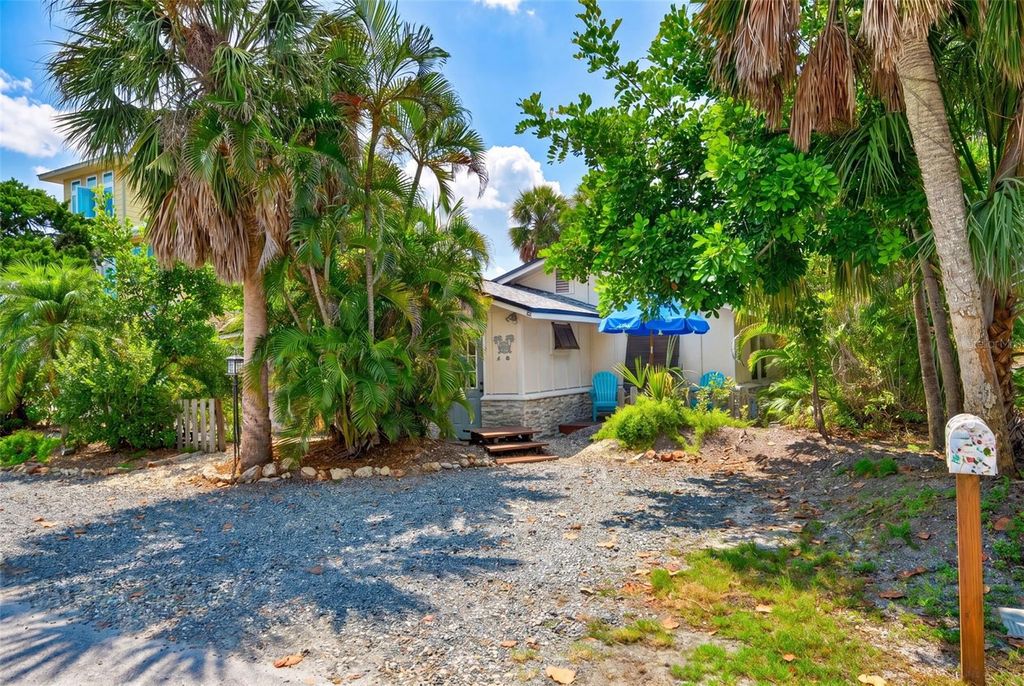 Image 4 of property listing at 660 LINLEY STREET, Longboat Key, FL 34228