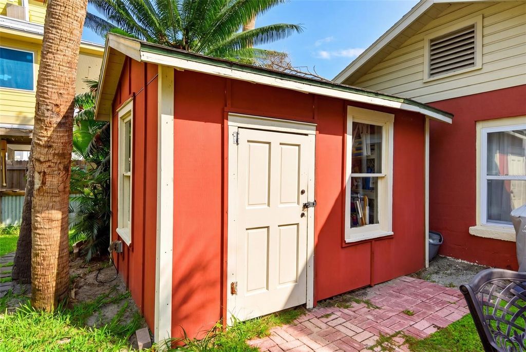 Image 31 of property listing at 660 LINLEY STREET, Longboat Key, FL 34228