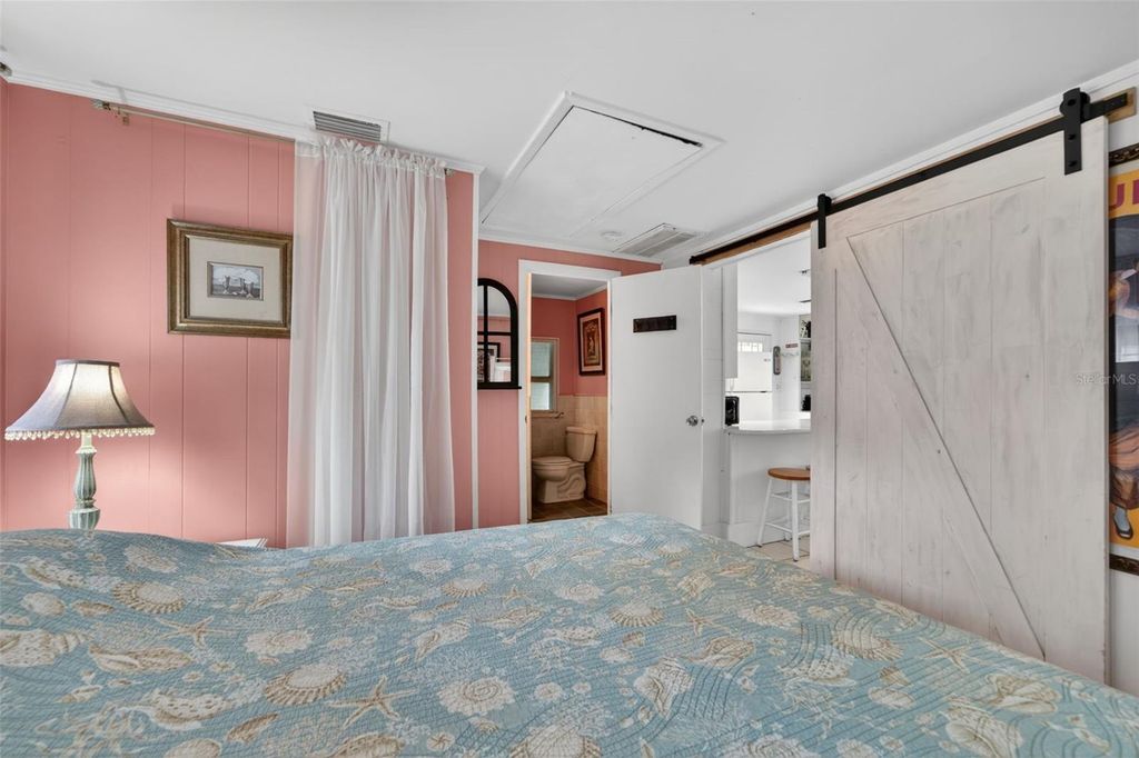 Image 43 of property listing at 660 LINLEY STREET, Longboat Key, FL 34228