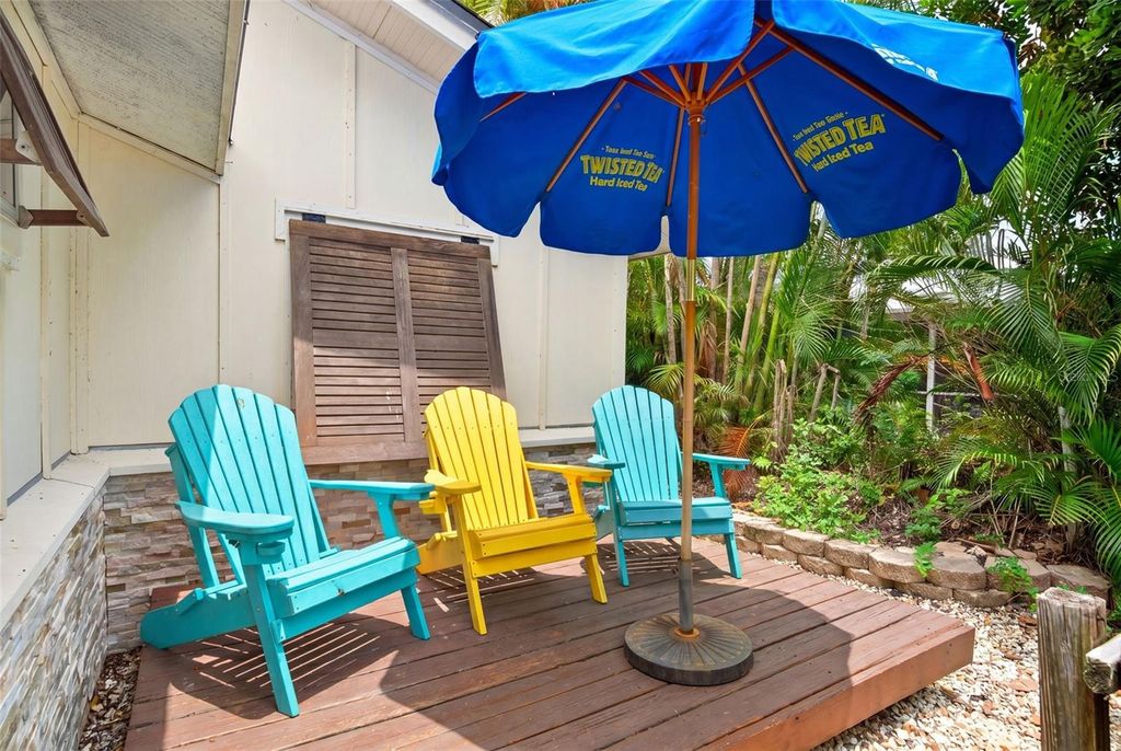 Image 7 of property listing at 660 LINLEY STREET, Longboat Key, FL 34228