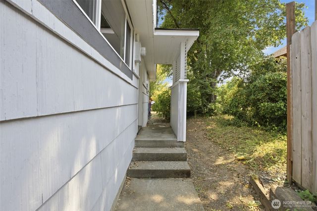 2016 Dickinson Avenue NW, Olympia, WA 98502