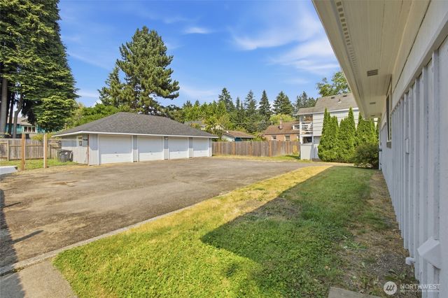 2016 Dickinson Avenue NW, Olympia, WA 98502