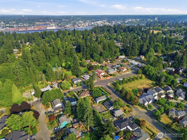 2016 Dickinson Avenue NW, Olympia, WA 98502