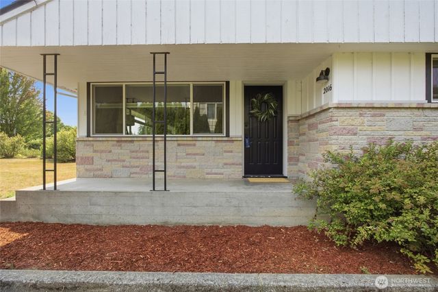 2016 Dickinson Avenue NW, Olympia, WA 98502