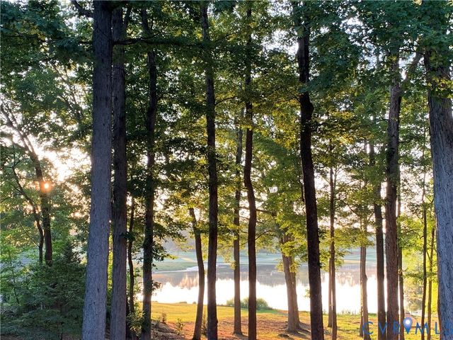 9 Deer Run Rd, Manakin Sabot, VA 23103