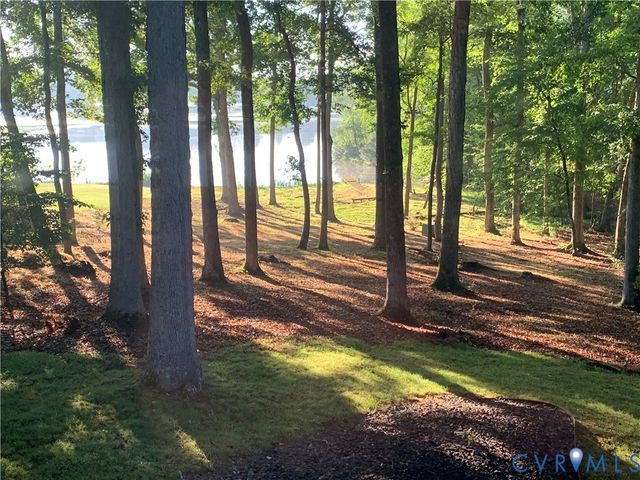 9 Deer Run Rd, Manakin Sabot, VA 23103