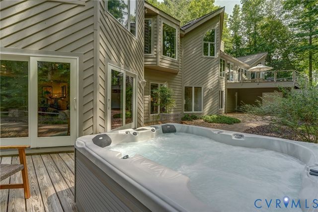9 Deer Run Rd, Manakin Sabot, VA 23103