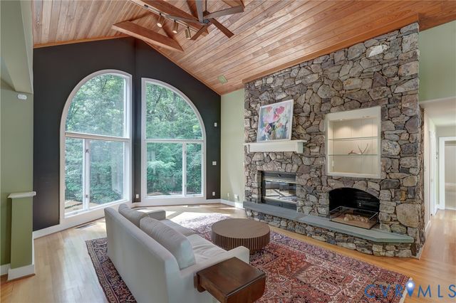 9 Deer Run Rd, Manakin Sabot, VA 23103