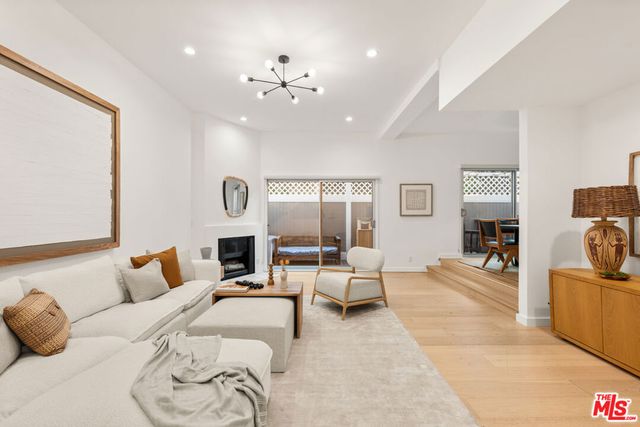 1131 12th Street 102, Santa Monica, CA 90403