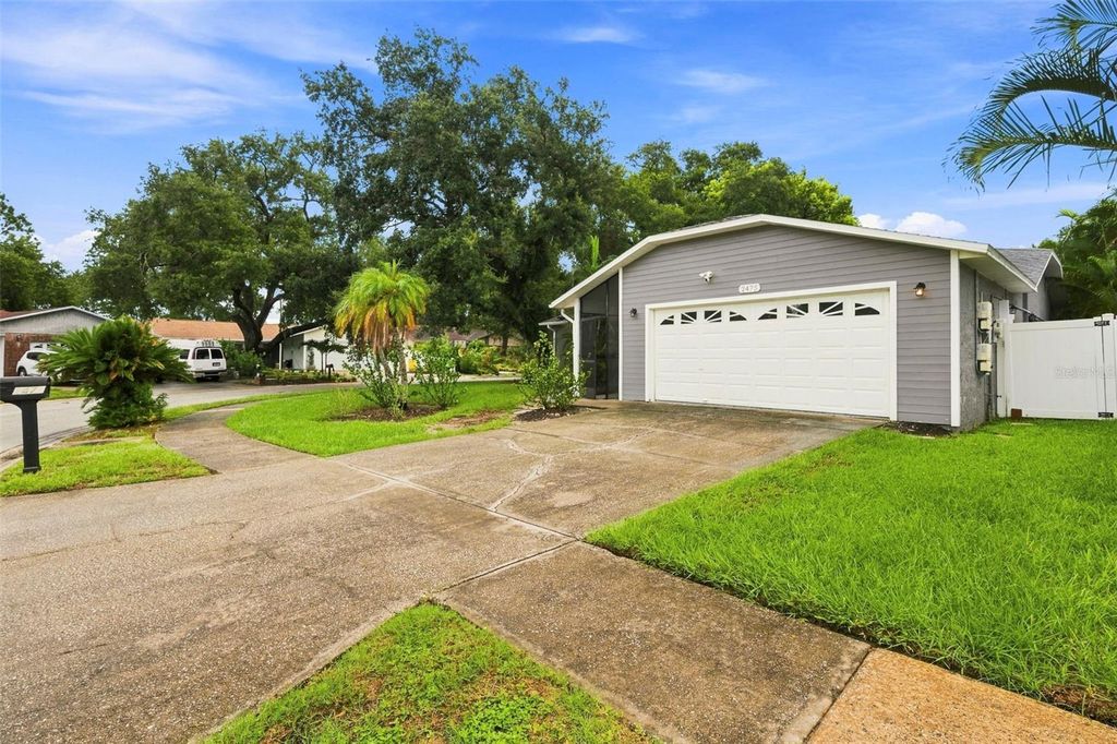 Image 4 of property listing at 2475 GULFBREEZE CIRCLE, Palm Harbor, FL 34683