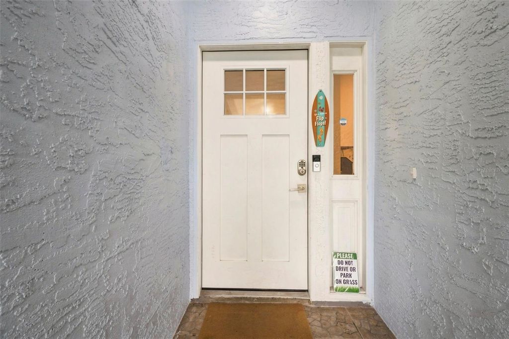 Image 7 of property listing at 2475 GULFBREEZE CIRCLE, Palm Harbor, FL 34683