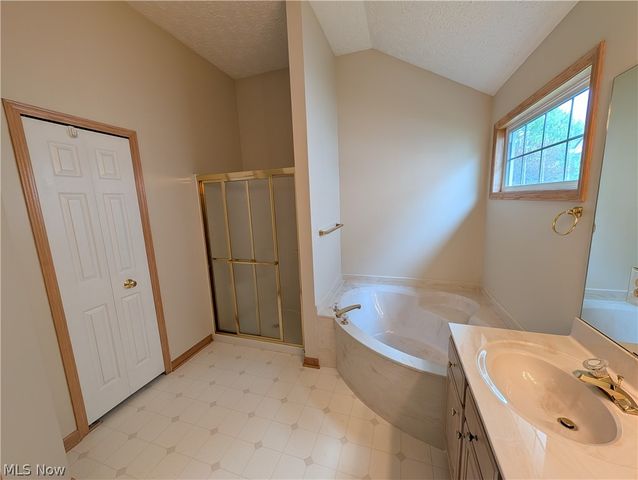 15282 Oak Hollow Lane, Strongsville, OH 44149