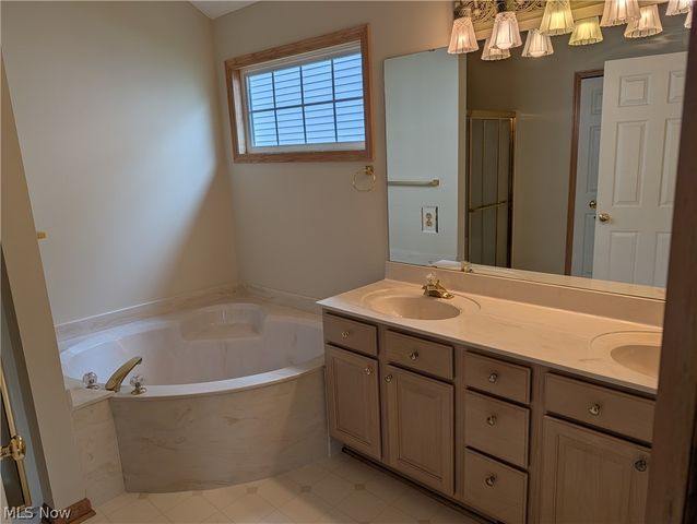15282 Oak Hollow Lane, Strongsville, OH 44149