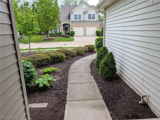15282 Oak Hollow Lane, Strongsville, OH 44149