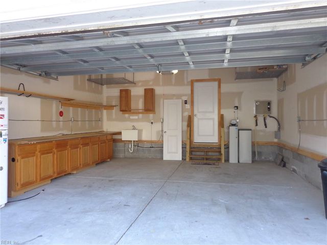 1209 Gunn Hall DR, Virginia Beach, VA 23454