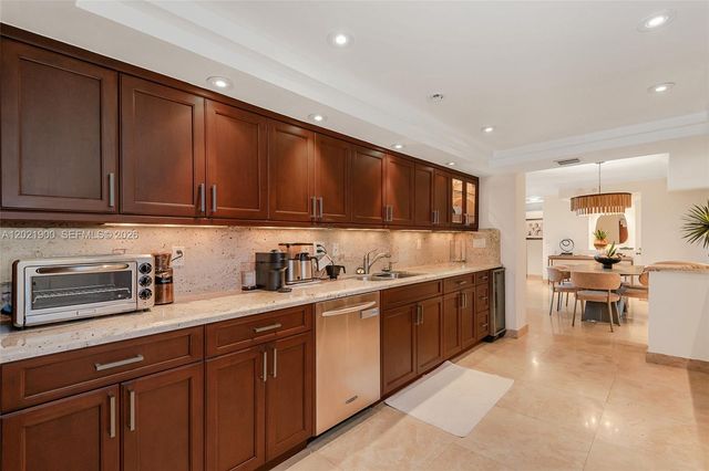 1121 Crandon Blvd E405, Key Biscayne, FL 33149