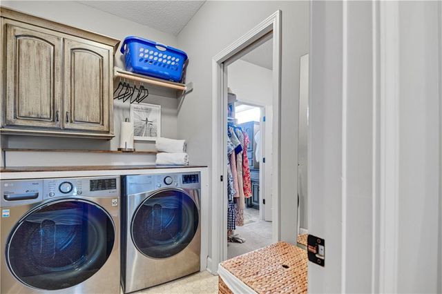 9868 Garden Street, Lenexa, KS 66227