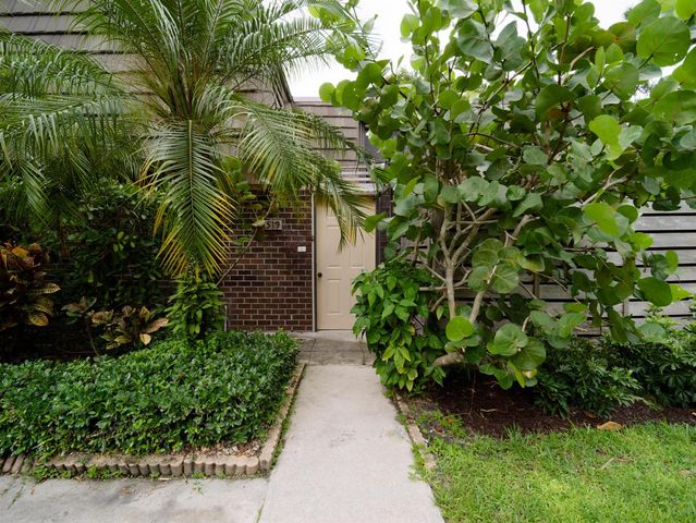 1519 15th Terrace, Palm Beach Gardens, FL 33418