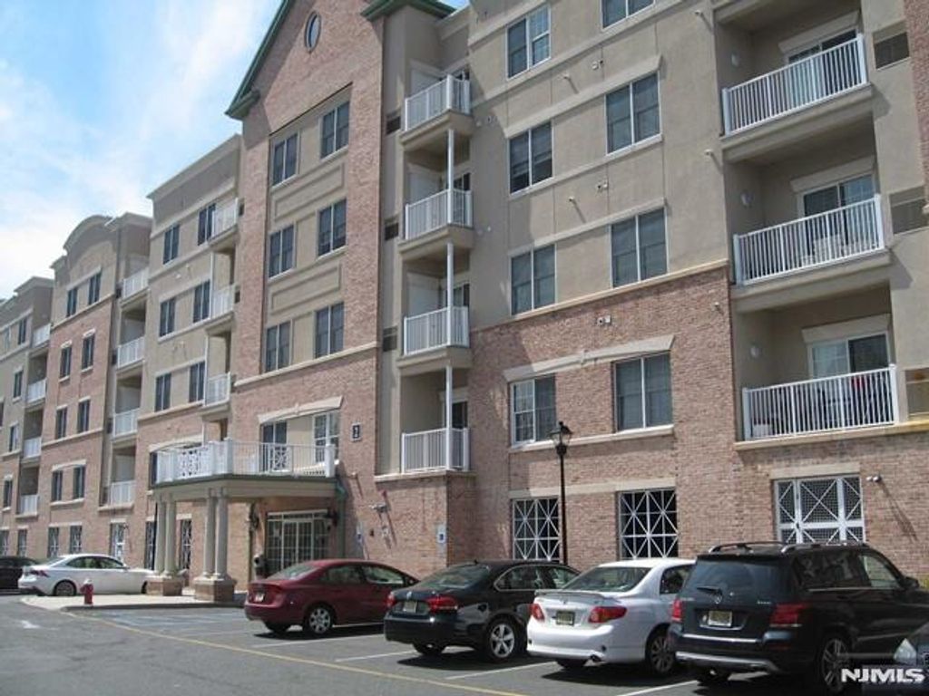2411 Windsor Park Court, Englewood, NJ 07631