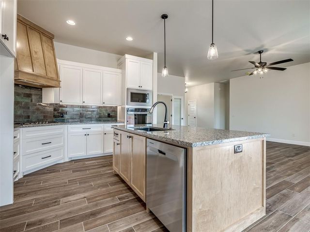 2446 Sierra Circle, Blanchard, OK 73010