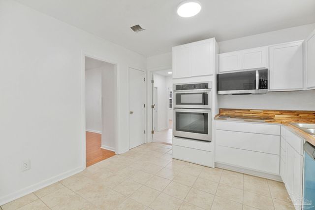 8090 Tippin Ave, Pensacola, FL 32514