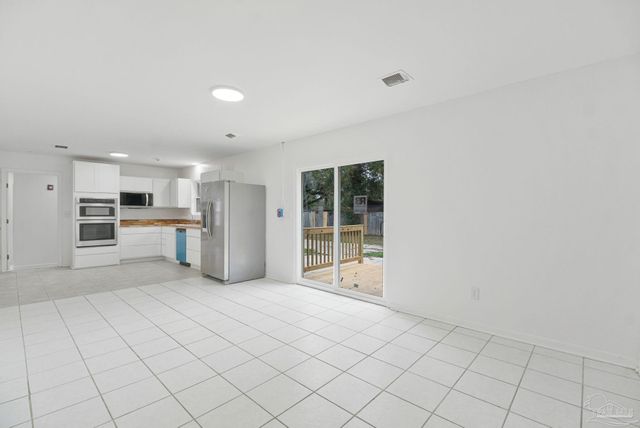 8090 Tippin Ave, Pensacola, FL 32514