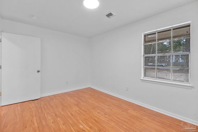 8090 Tippin Ave, Pensacola, FL 32514