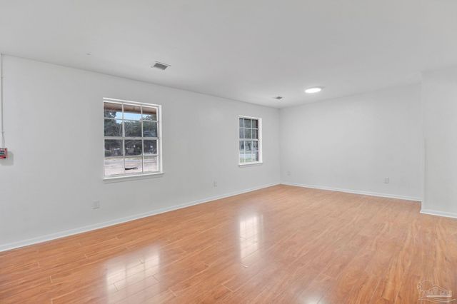 8090 Tippin Ave, Pensacola, FL 32514